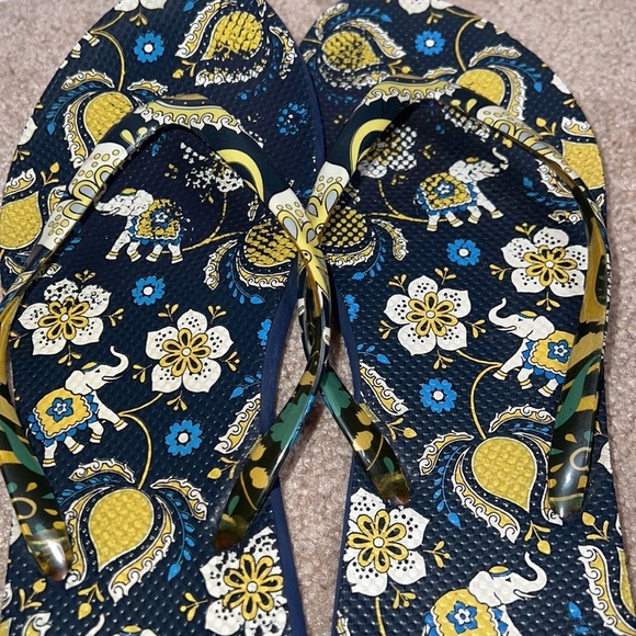 Vera Bradley Elephant Navy Blue Printed Flip Flops - Picture 6 of 6